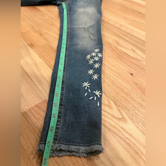 NWOT Desigual Exotic Jeans Flower Embroidery Daisy Floral Design Raw Hem - Picture 10 of 14